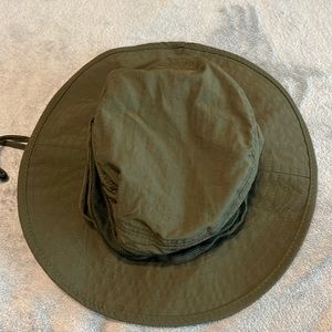 Super cute army Eddie Bauer green hat.  Great for gardening or hiking.